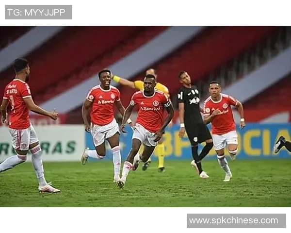 圣保罗主场迎战巴西国际争夺联赛关键三分的精彩对决 圣保罗主场迎战巴西国际争夺联赛关键三分的精彩对决