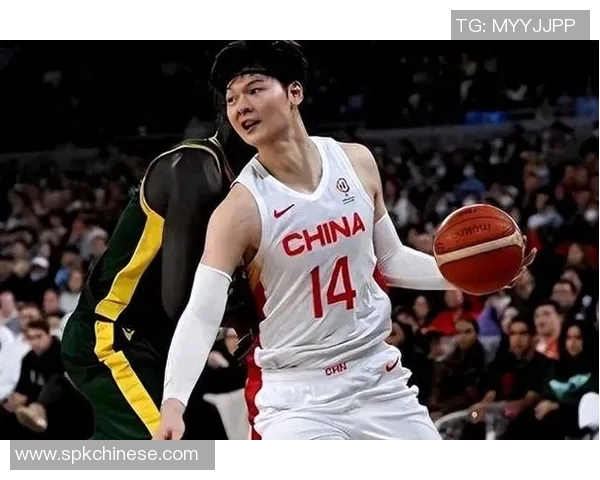 王哲林领衔中国篮球新篇章展现实力与决心的辉煌时刻