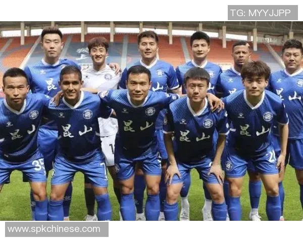 天山雪豹迎战上海申勇夺胜利的激烈较量与精彩瞬间回顾 天山雪豹迎战上海申勇夺胜利的激烈较量与精彩瞬间回顾